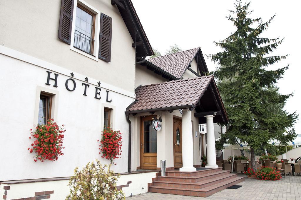 Gosciniec Sucholeski Suchy Las Exterior foto